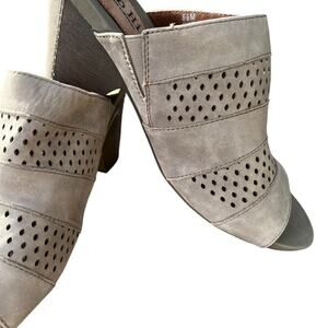New Balance Cob Hill women’s size 8 1/2 M, leather Tracie sandals, NWT, in Box